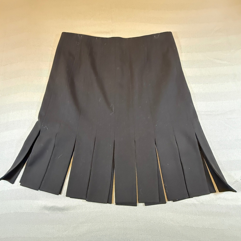 White House Black Market Black Pleated Knee Length Skirt Size 6 Workwear 2458